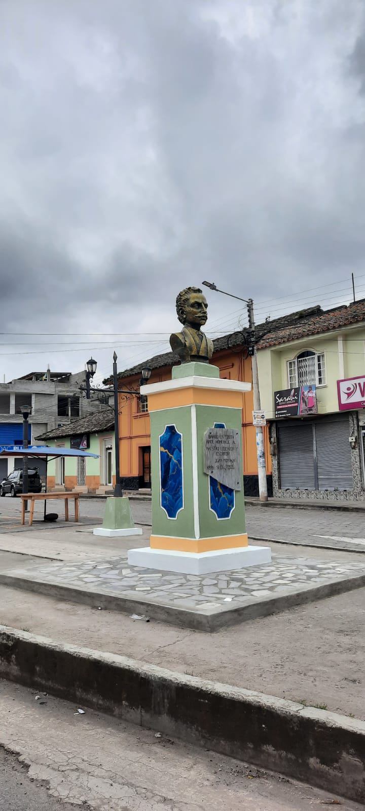 Readecuación de nuestro emblemático busto de Juan Montalvo.